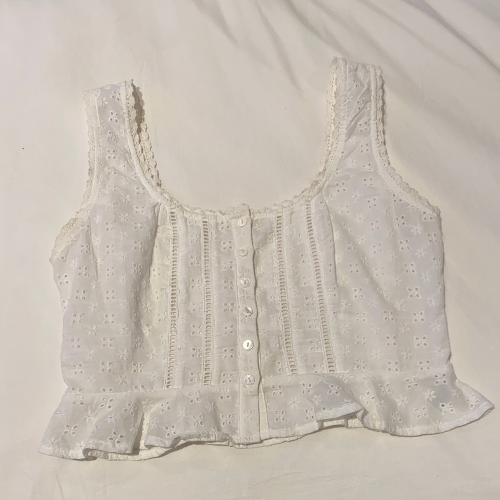 White crop top 🕊